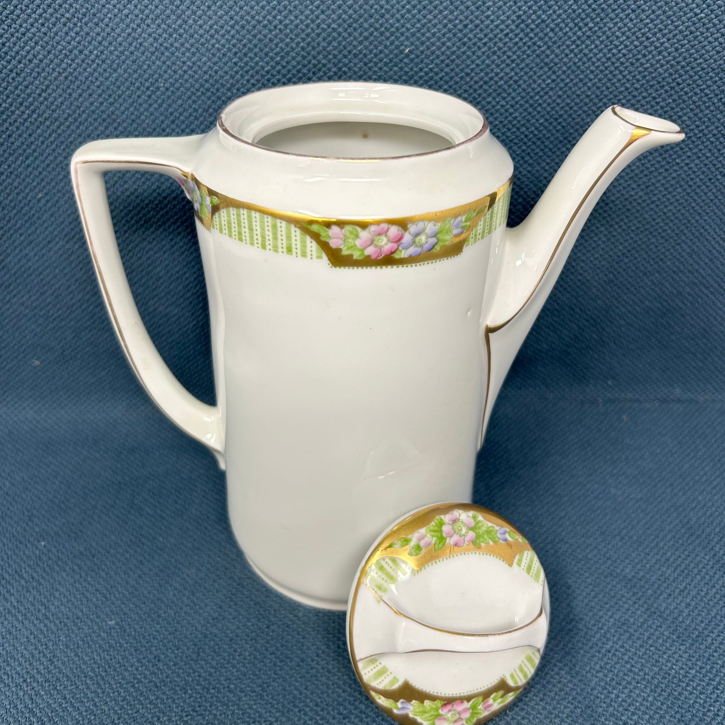 Floral Stricgach Gilesia Teapot