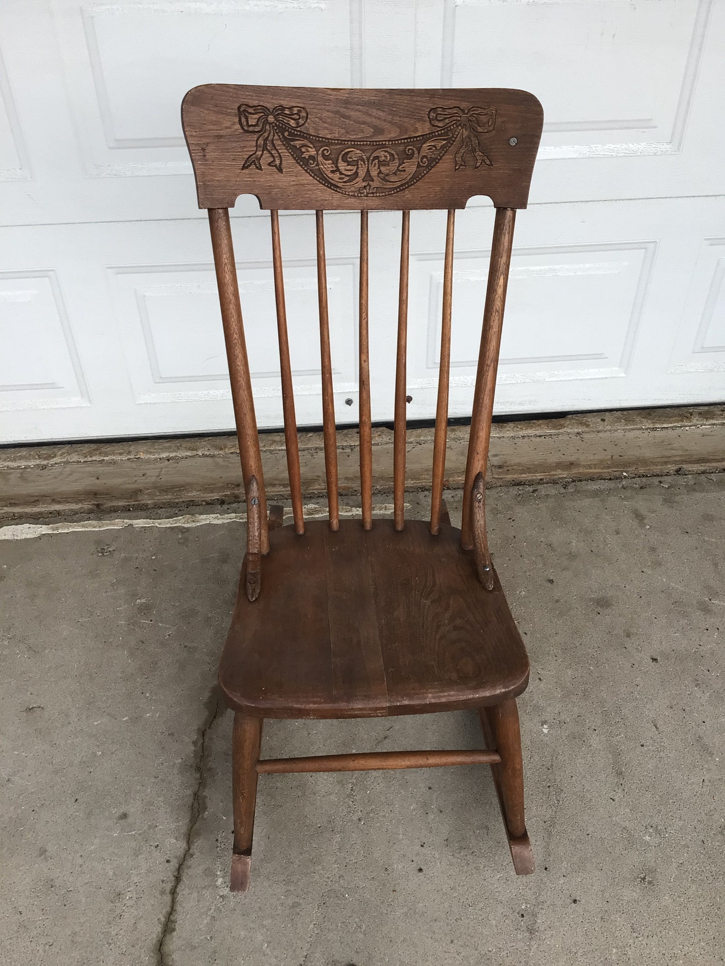 Wooden Rocking Chair with Bow Detail