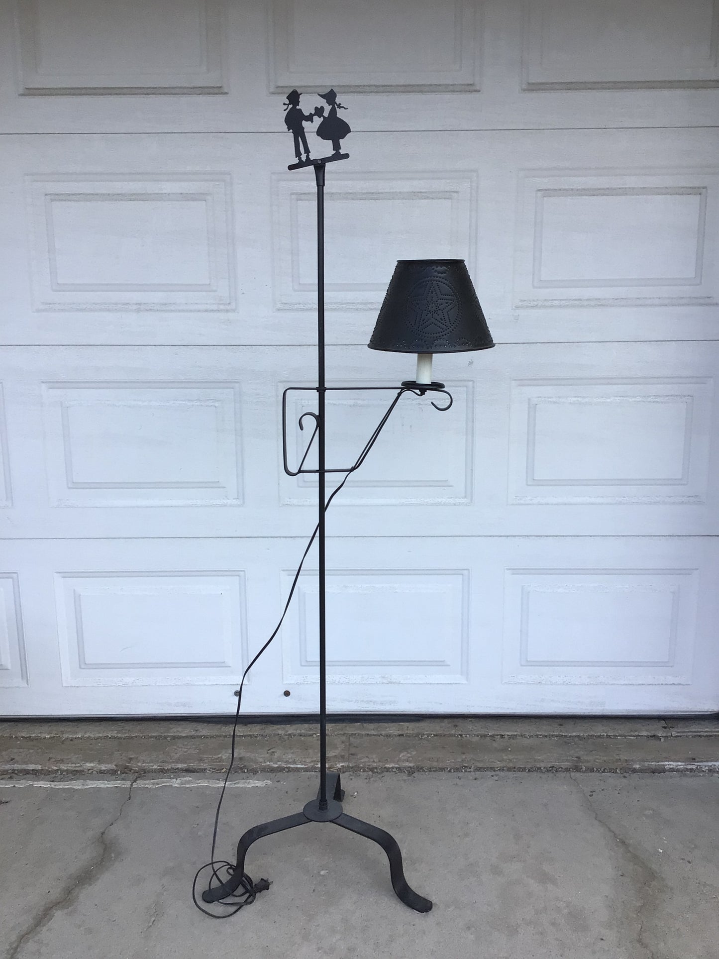 Farmer Couple Silhouette Floor Lamp