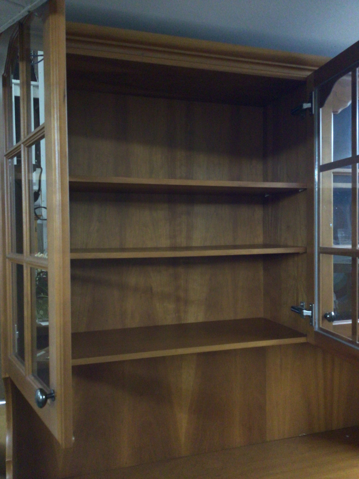 Traditional Wood Hutch