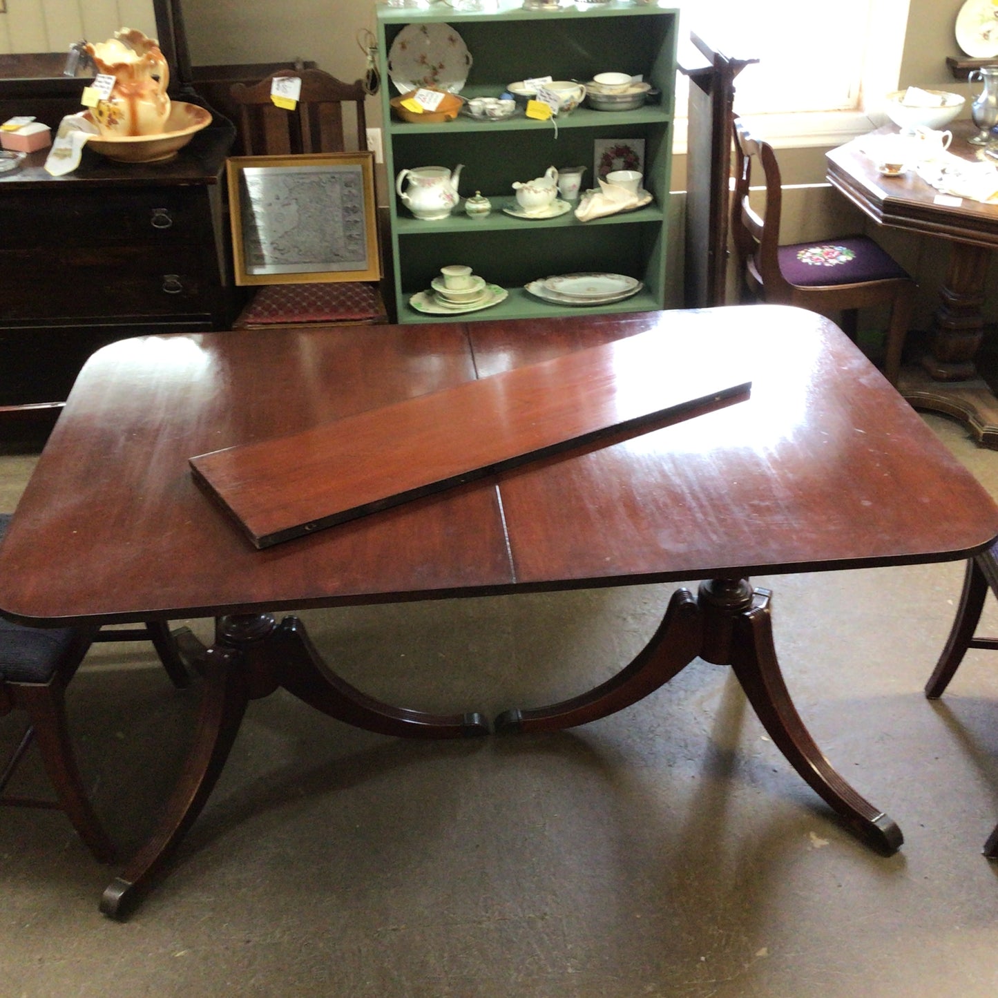 Vintage Duncan Phyfe Style Dinning Table