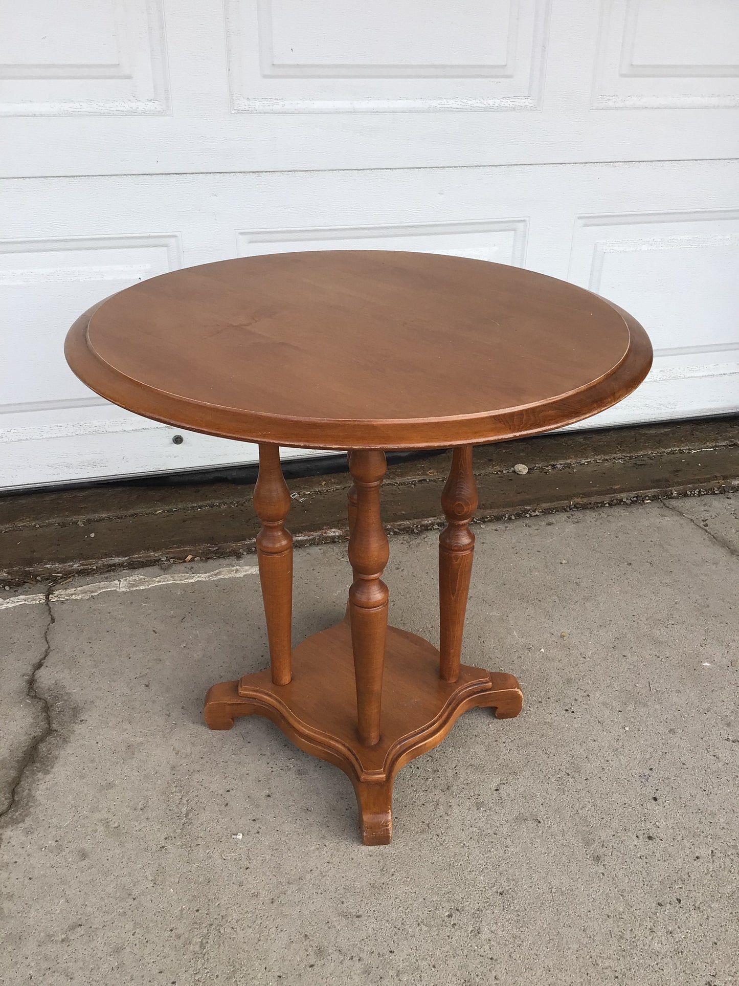 Round Pedestal Side Table