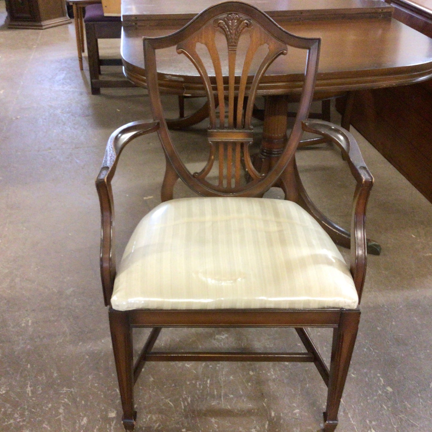 Vintage Duncan Phyfe Style Dining Table and 6 Hepplewhite Shield Style Back Chairs.