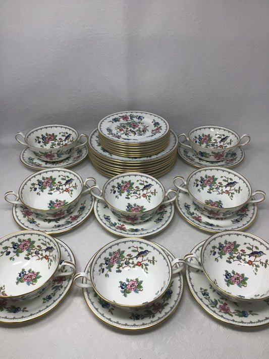 “Pembroke” by Aynsley Dinner Set