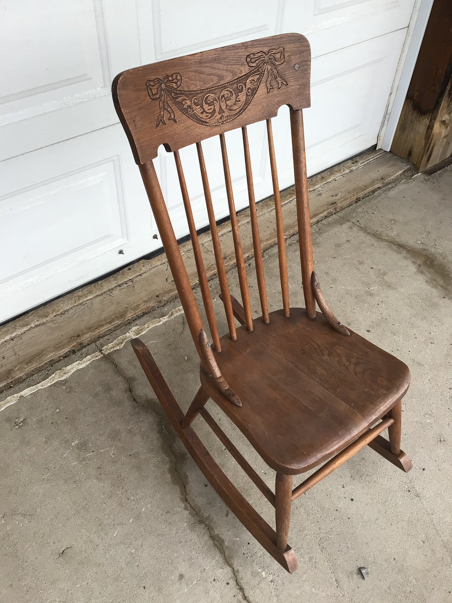 Wooden Rocking Chair with Bow Detail