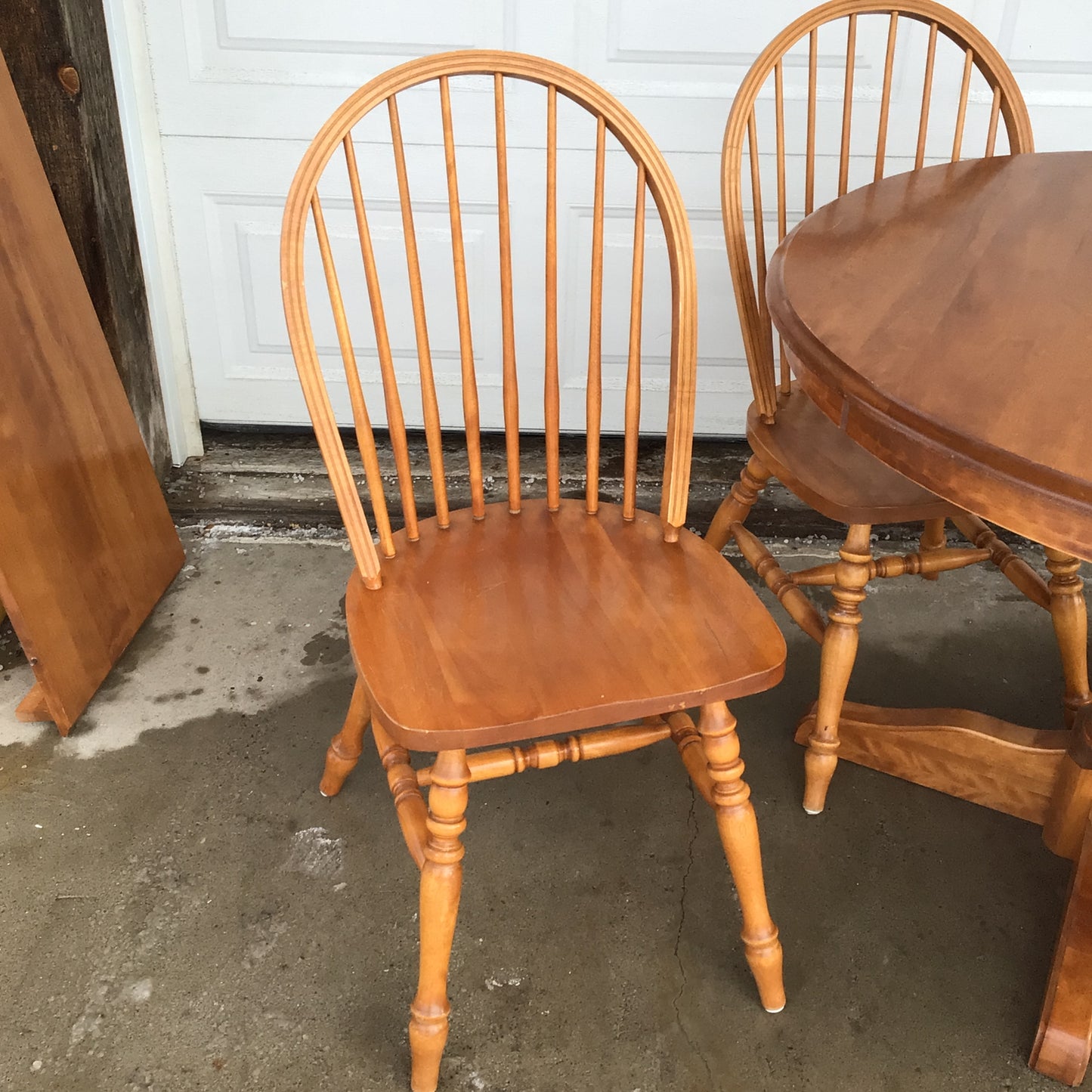 Wooden Pedestal Table with Four Chairs and Leaf