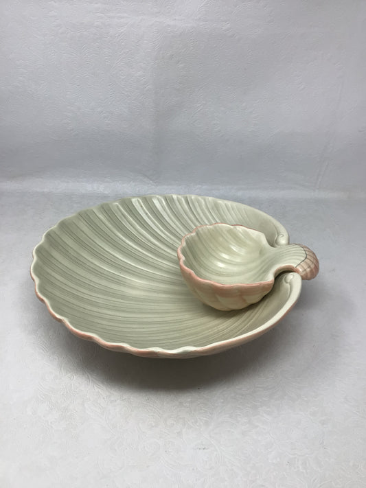 Clamshell Chip & Dip Bowl