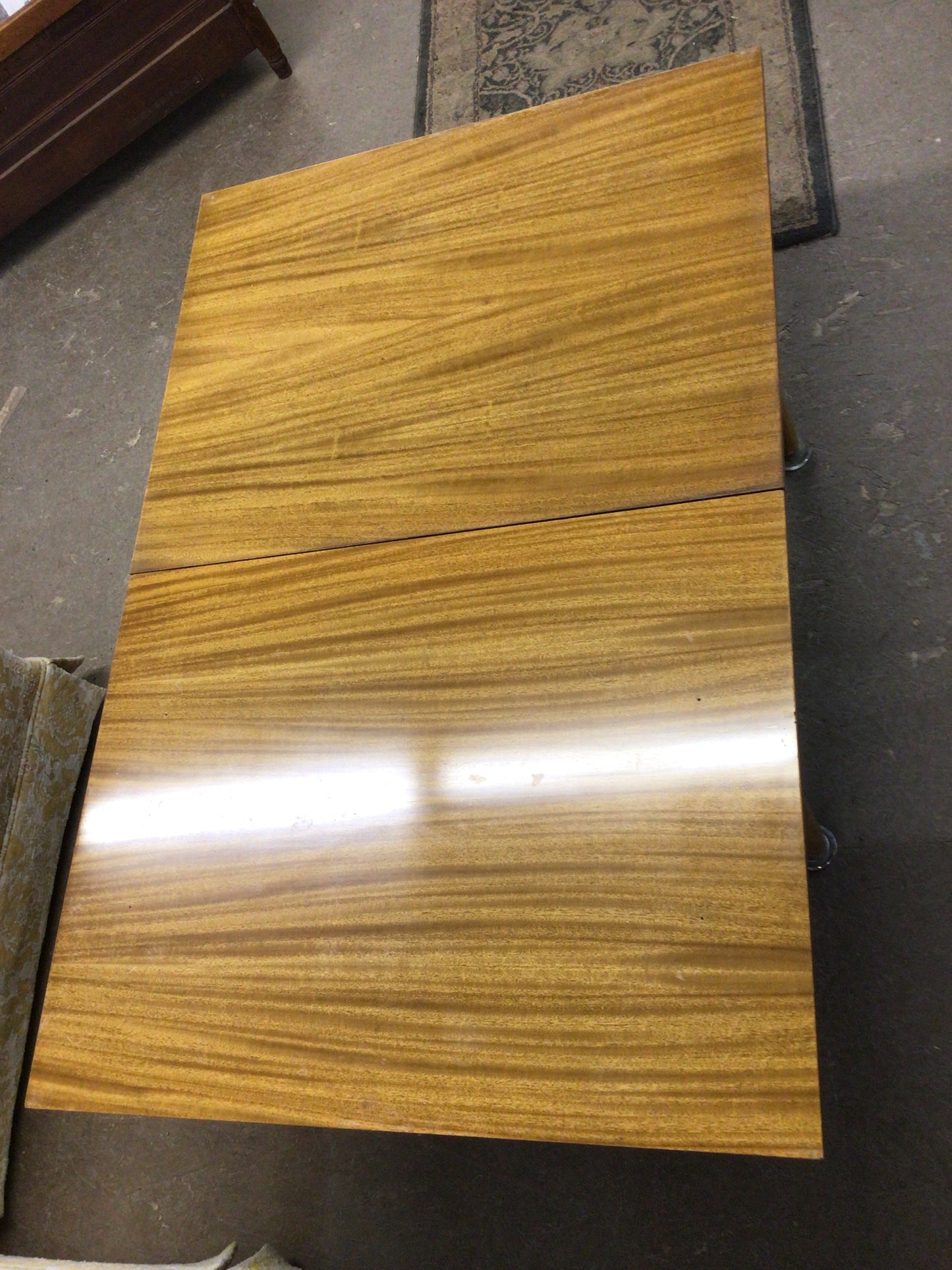Unique Extending Coffee Table