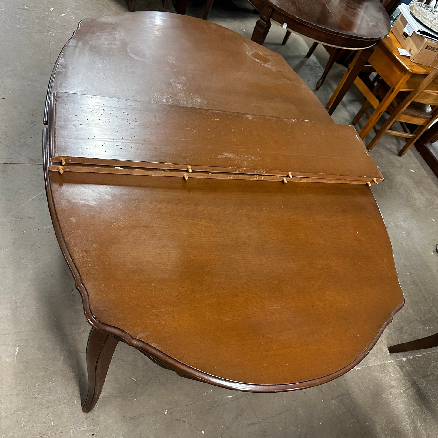 Dining Table with 2 Leaves