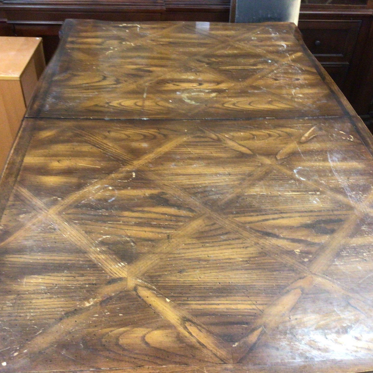 Dining Room Table with 2 leaves